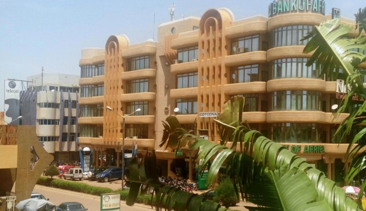 Hotel Palm Beach Уагадугу Экстерьер фото